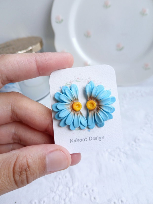 Cercei Blue Flowers
