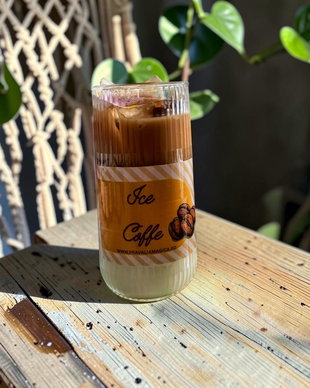 Lumânare Artizanală Ice Coffee, Ceară Soia și Gel, Aromă Cafea, 13 cm
