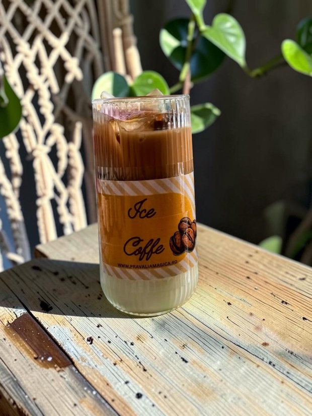 Lumânare Artizanală Ice Coffee, Ceară Soia și Gel, Aromă Cafea, 13 cm