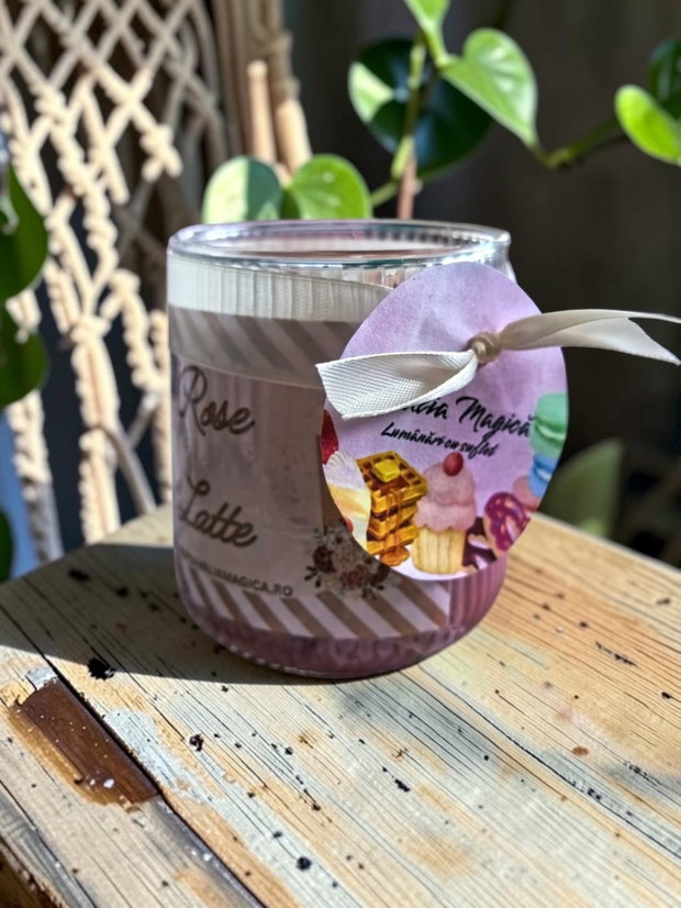 Lumânare Artizanală Rose Latte, Ceară Gel și Soia, Dulceață de Trandafiri
