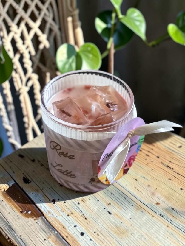Lumânare Artizanală Rose Latte, Ceară Gel și Soia, Dulceață de Trandafiri