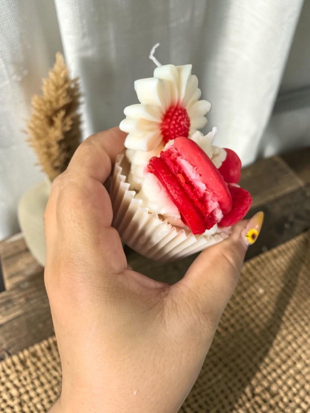 Lumânare Artizanală Tip Cupcake cu Macarons aroma Fructe de pădure - albastru/ galben/ verde/ rosu, Ceară Soia 115g