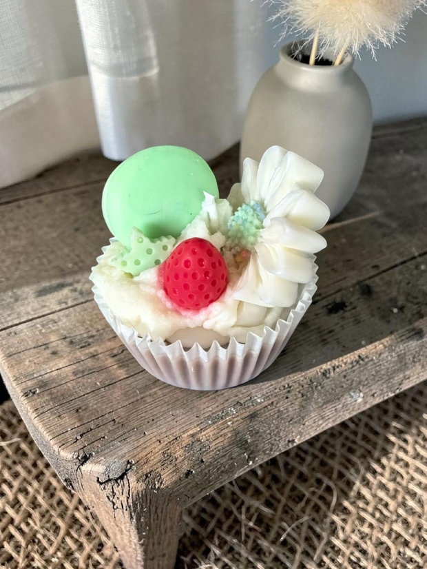 Lumânare Artizanală Tip Cupcake cu Macarons aroma Fructe de pădure - albastru/ galben/ verde/ rosu, Ceară Soia 115g