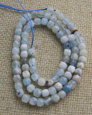 Aquamarin cubulete 5 mm (AV22)