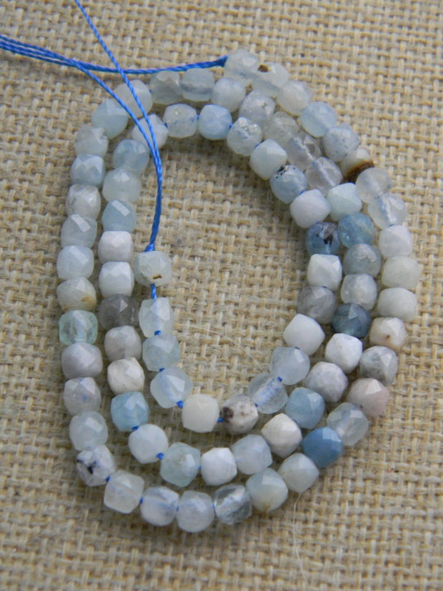 Aquamarin cubulete 5 mm (AV22)