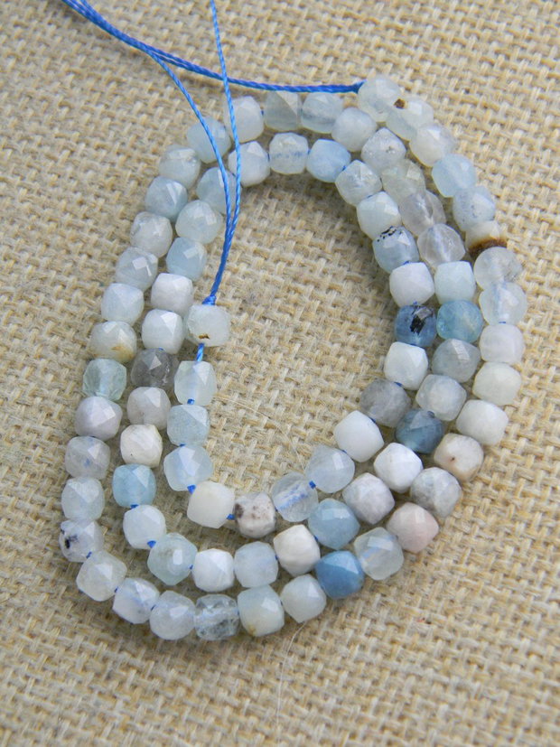 Aquamarin cubulete 5 mm (AV22)