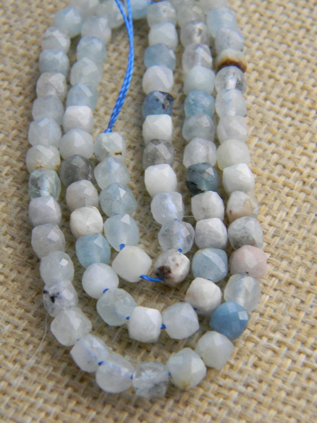 Aquamarin cubulete 5 mm (AV22)