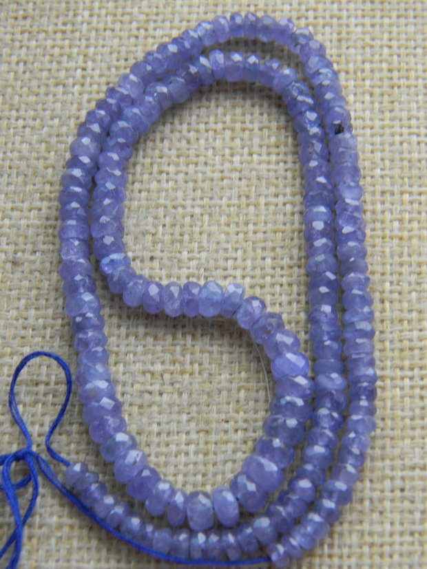 Tanzanit (AV22)