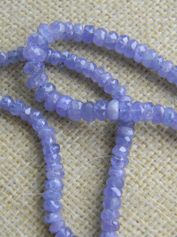 Tanzanit (AV22)