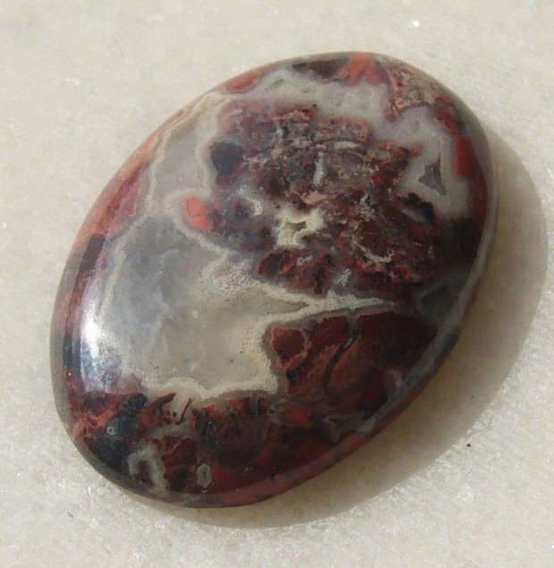 Jasp rosu cabochon aprox 30x20.5x5 mm
