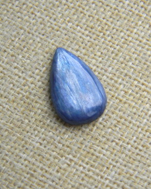 Caboson kyanit (C34)