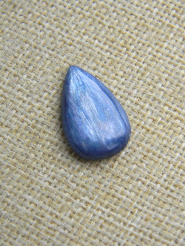 Caboson kyanit (C34)