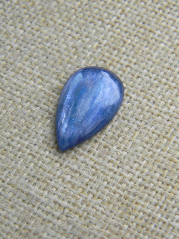 Caboson kyanit (C34)