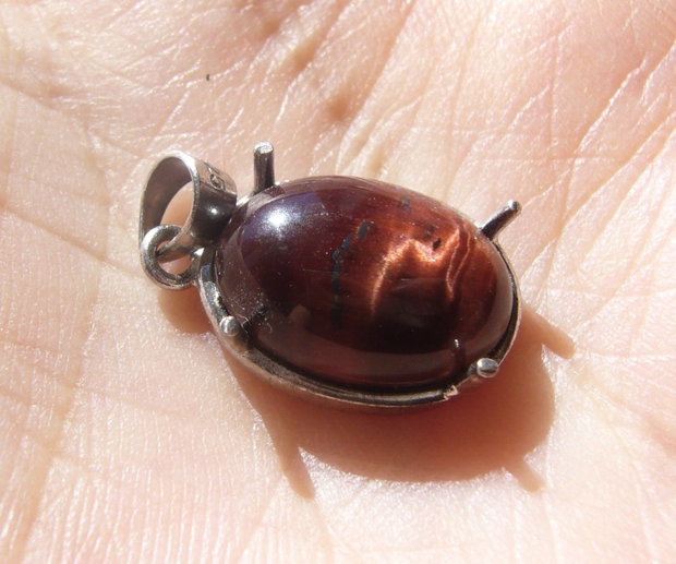 Ochi de taur cabochon in rama de argint .925 rodiat