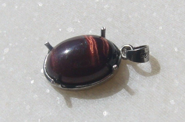 Ochi de taur cabochon in rama de argint .925 rodiat