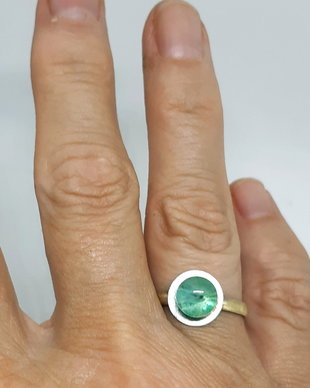 Inel unicat cu cabochon in forma de floare bleu vert din sticla fuzionata fosforescenta