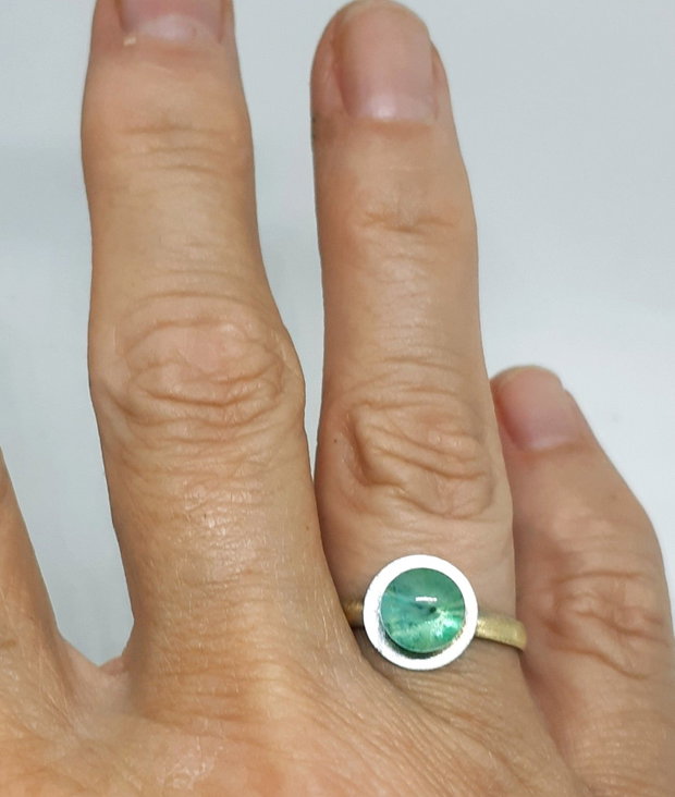 Inel unicat cu cabochon in forma de floare bleu vert din sticla fuzionata fosforescenta