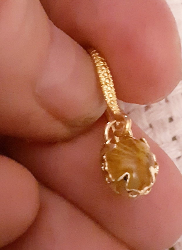 Cercei unicat, atarnatori, cu cabochoane aurii din sticla fuzionata fosforescenta