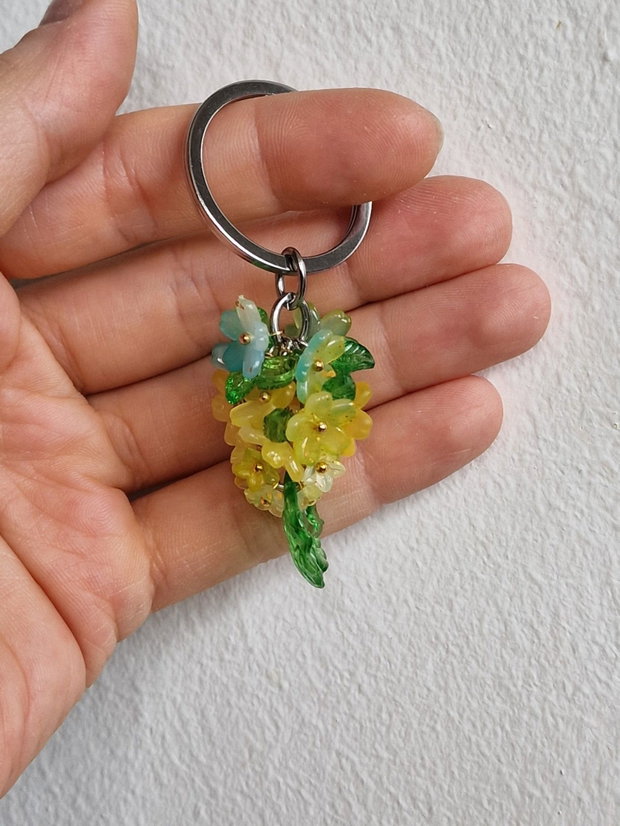 Breloc floral din mărgele