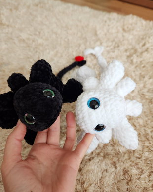 Dragon crosetat, toothless si light fury crosetate