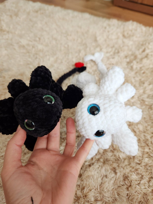Dragon crosetat, toothless si light fury crosetate