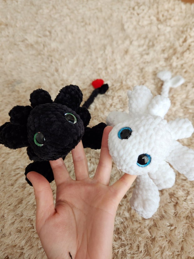 Dragon crosetat, toothless si light fury crosetate