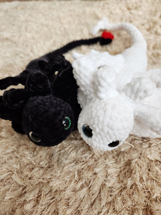 Dragon crosetat, toothless si light fury crosetate
