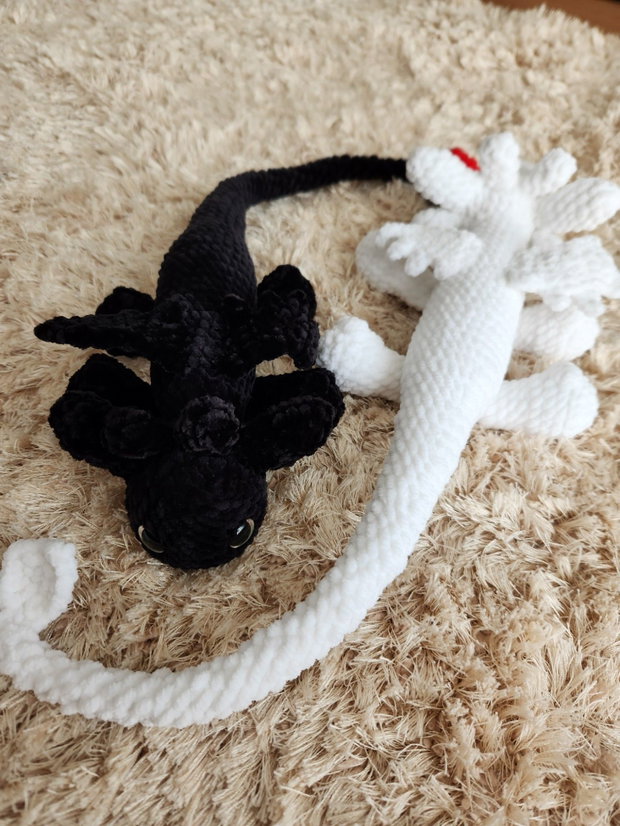 Dragon crosetat, toothless si light fury crosetate