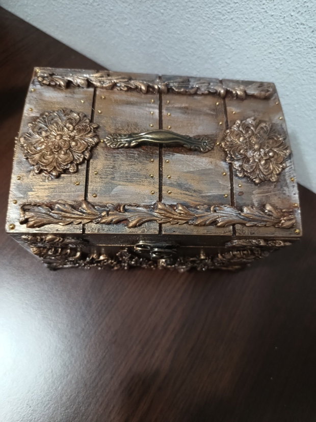 Cufăr/caseta de bijuterii din lemn stil vintage/handmade