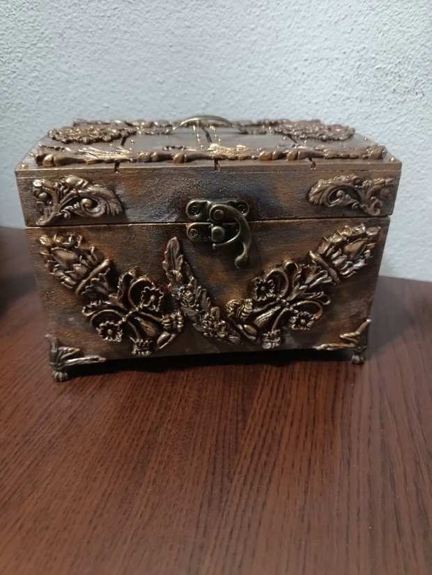 Cufăr/caseta de bijuterii din lemn stil vintage/handmade