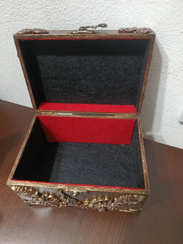 Cufăr/caseta de bijuterii din lemn stil vintage/handmade