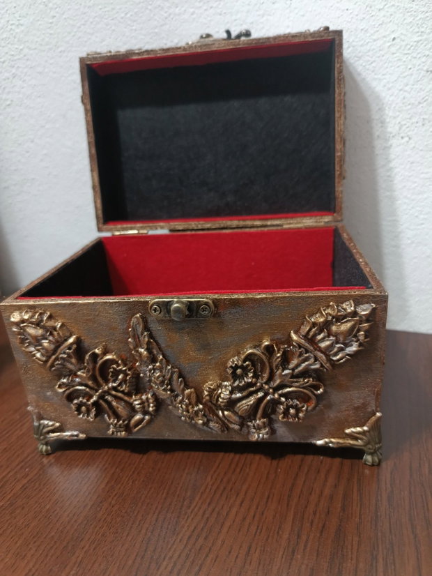 Cufăr/caseta de bijuterii din lemn stil vintage/handmade