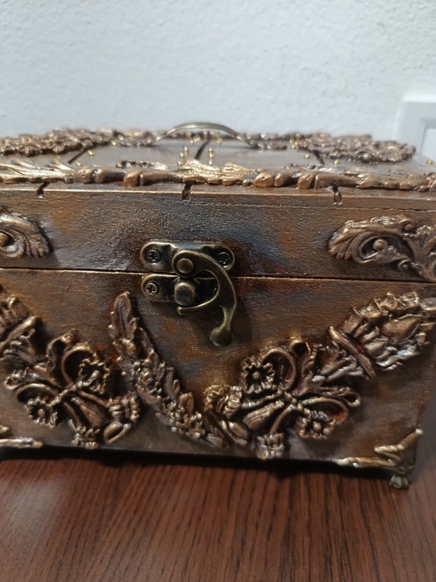 Cufăr/caseta de bijuterii din lemn stil vintage/handmade