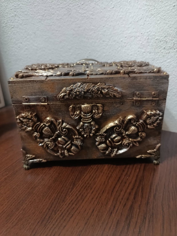 Cufăr/caseta de bijuterii din lemn stil vintage/handmade