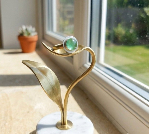 Inel unicat cu cabochon in forma de floare bleu vert din sticla fuzionata fosforescenta