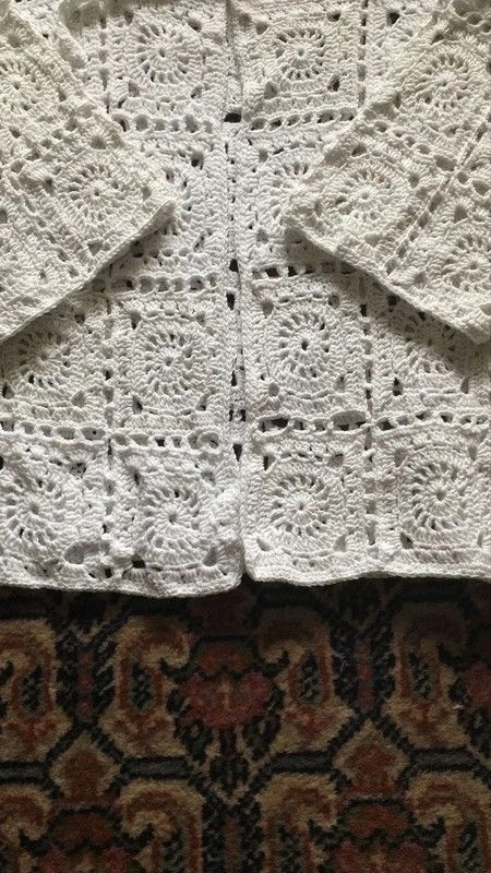 Jacheta alba handmade crosetata din fir de bumbac