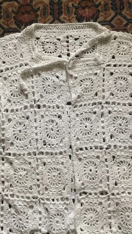Jacheta alba handmade crosetata din fir de bumbac