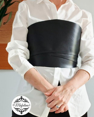 Accesoriu tip corset din piele