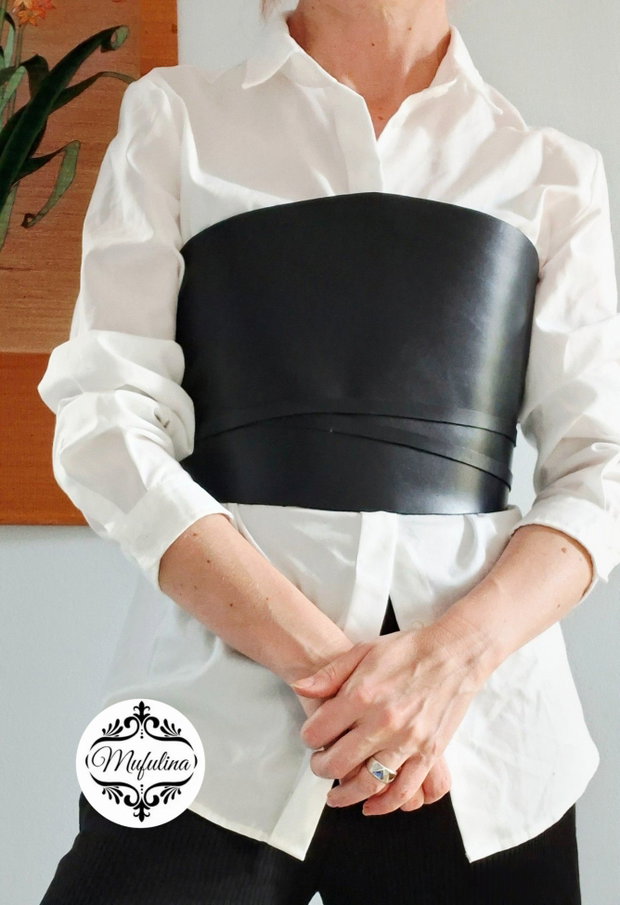 Accesoriu tip corset din piele