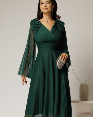 Rochie midi verde de ocazie din tull cu aplicatii la umeri si decolteu petrecut