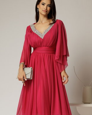 Rochie midi fucsia din tull cu decolteu in V si strassuri aplicate pe linia decolteului
