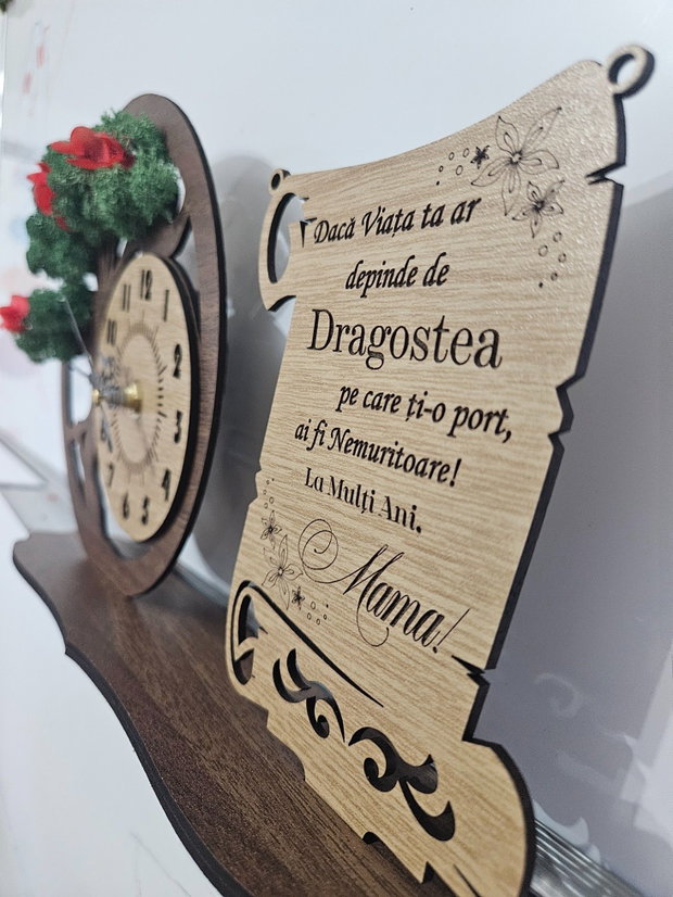 Ceas de birou/raft din lemn si licheni, cadou mama