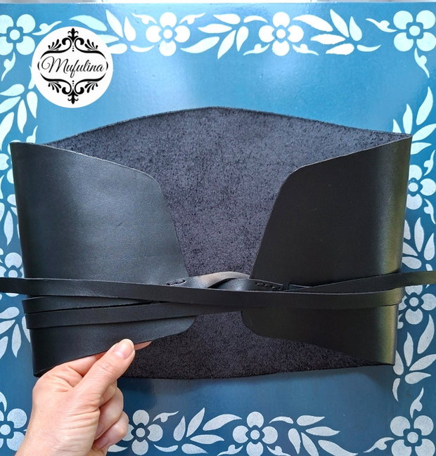 Accesoriu tip corset din piele