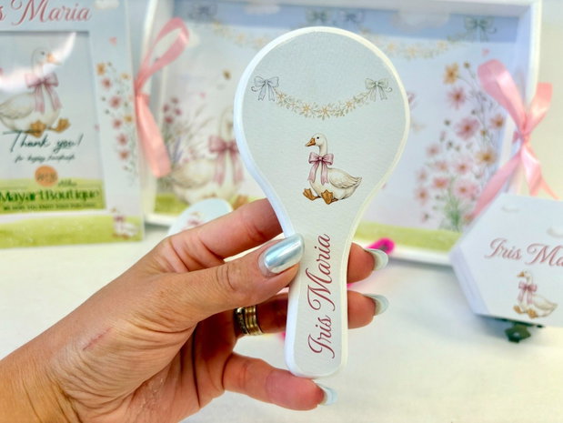 Set aniversar personalizat 1 anisor - Gâsca fericită - Tavita mot si accesorii