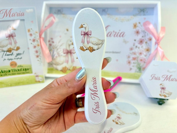 Set aniversar personalizat 1 anisor - Gâsca fericită - Tavita mot si accesorii
