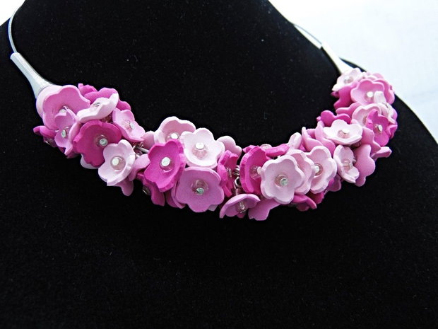 Set Bijuterii Pink Blossom Colier la baza gâtului și Cercei (cod1462)