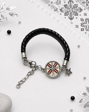Bratara snur piele si cabochon motive traditionale