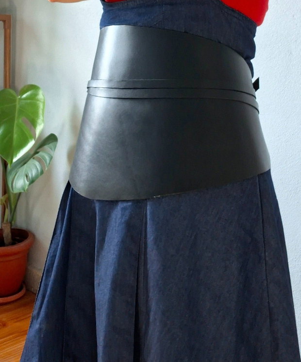 Accesoriu tip corset din piele