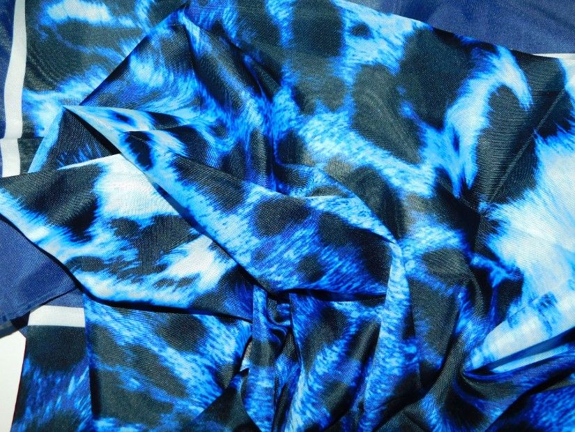 GUY LAROCHE, esarfa  noua  in ambalaj original