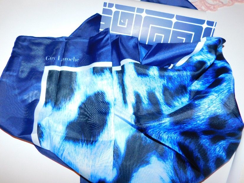 GUY LAROCHE, esarfa  noua  in ambalaj original